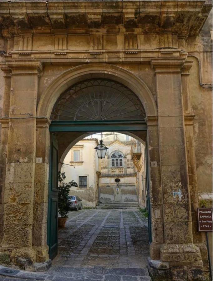 Palazzo Zappata Luxury Room Noto Centro Bagian luar foto