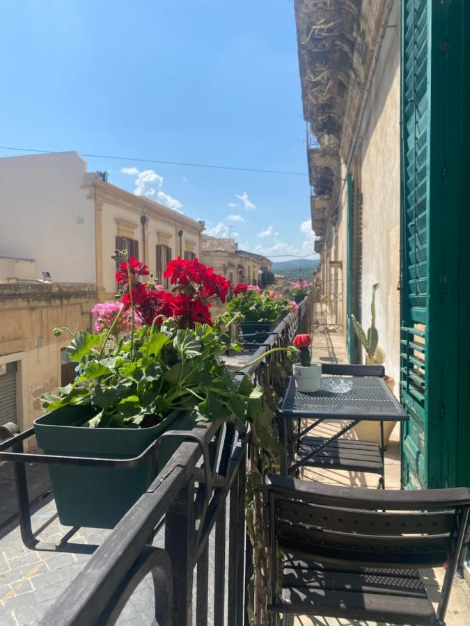 Palazzo Zappata Luxury Room Noto Centro Bagian luar foto